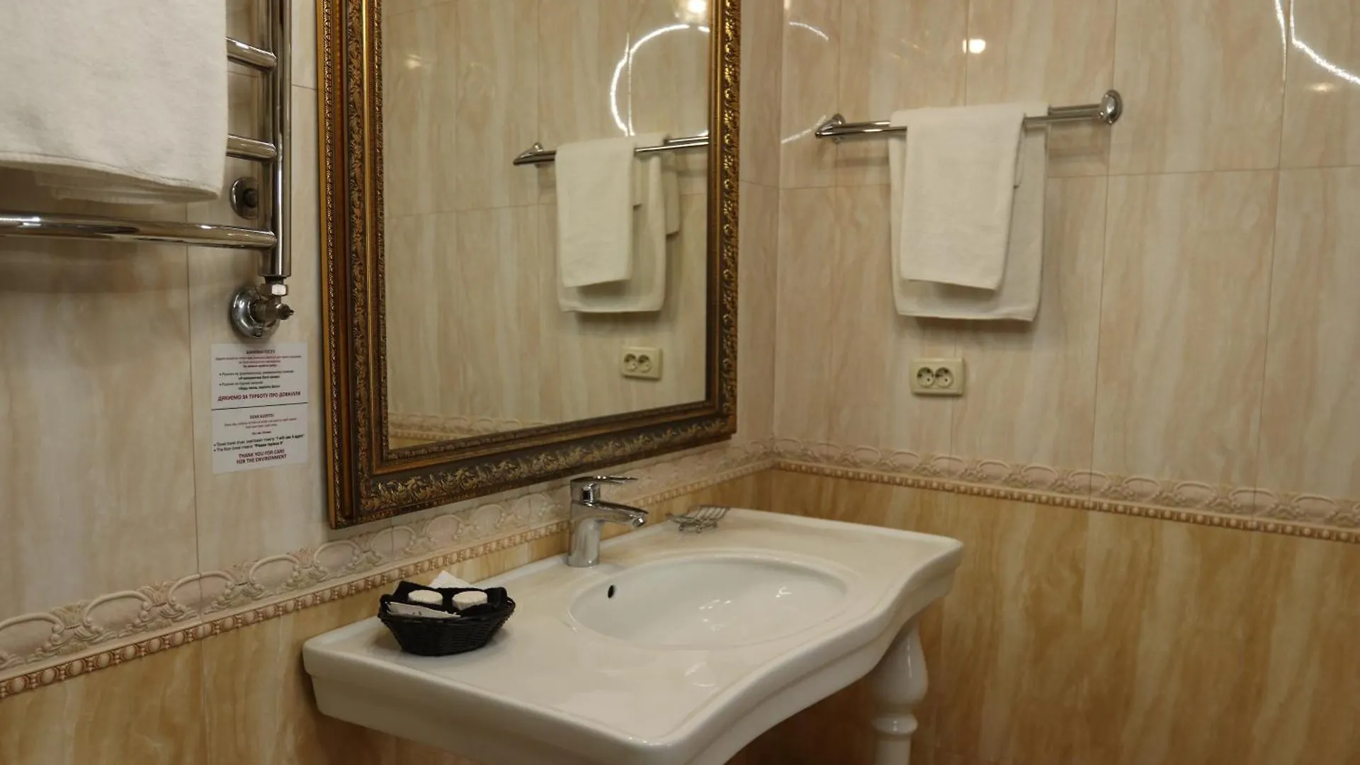 Traditional Old Town Angel Hotel Львов