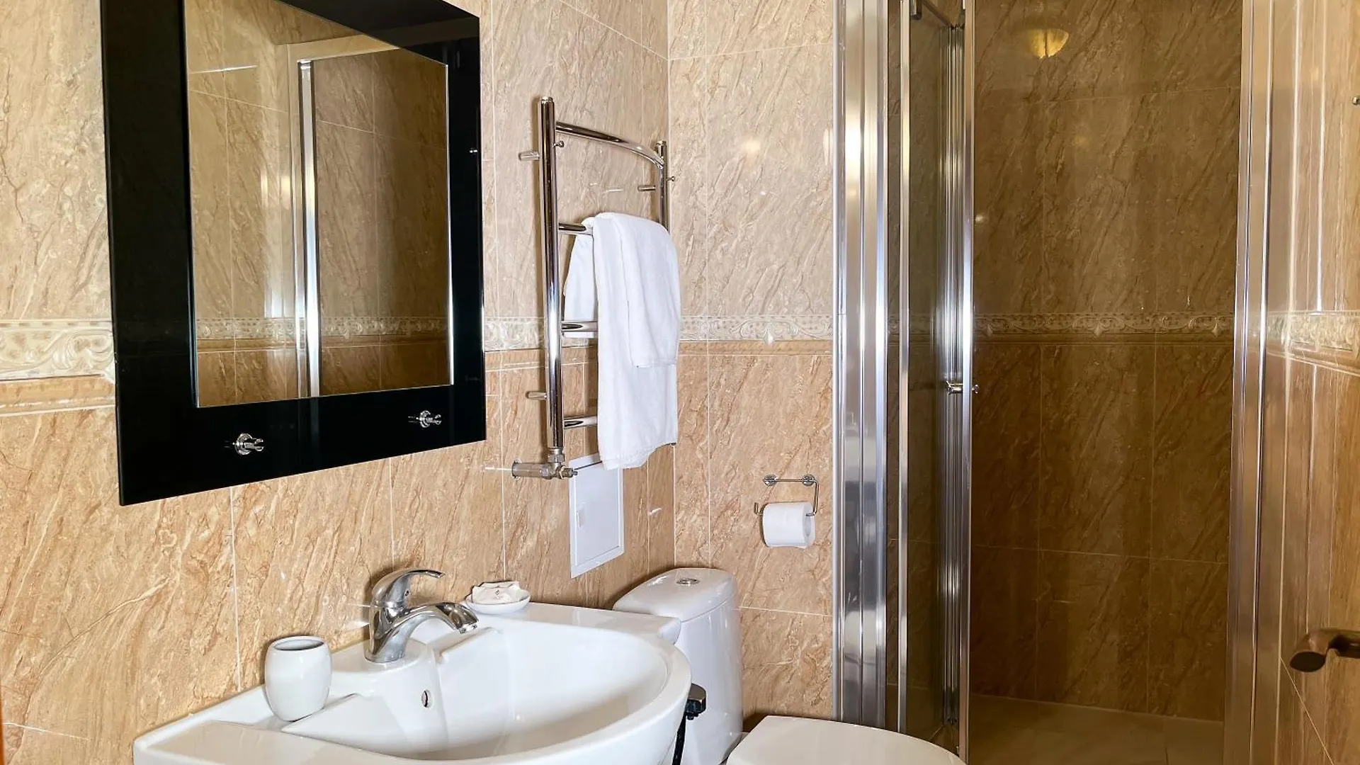 Traditional Old Town Angel Hotel Львов