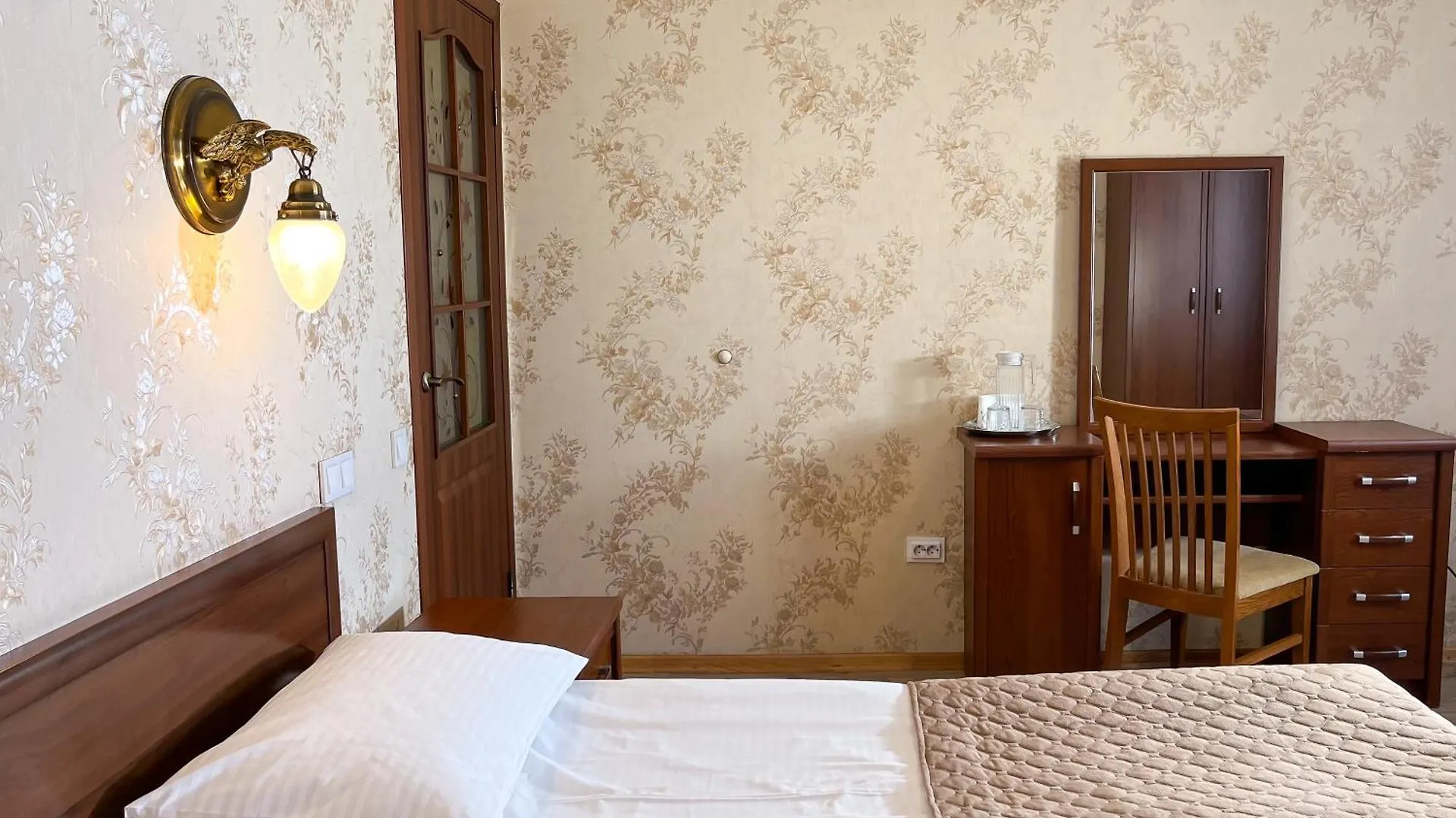 Traditional Old Town Angel Hotel Львов