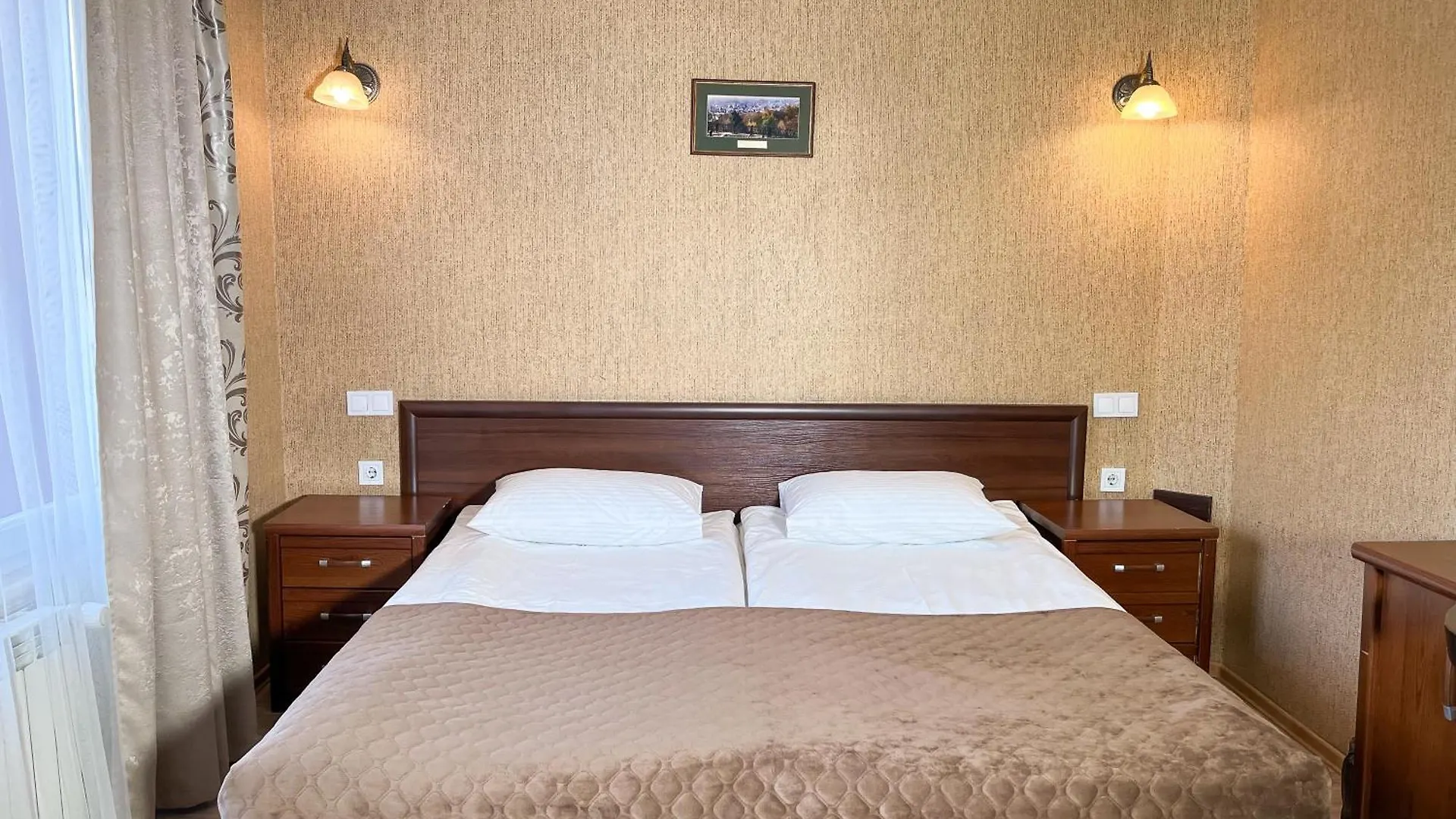 Traditional Old Town Angel Hotel Львов