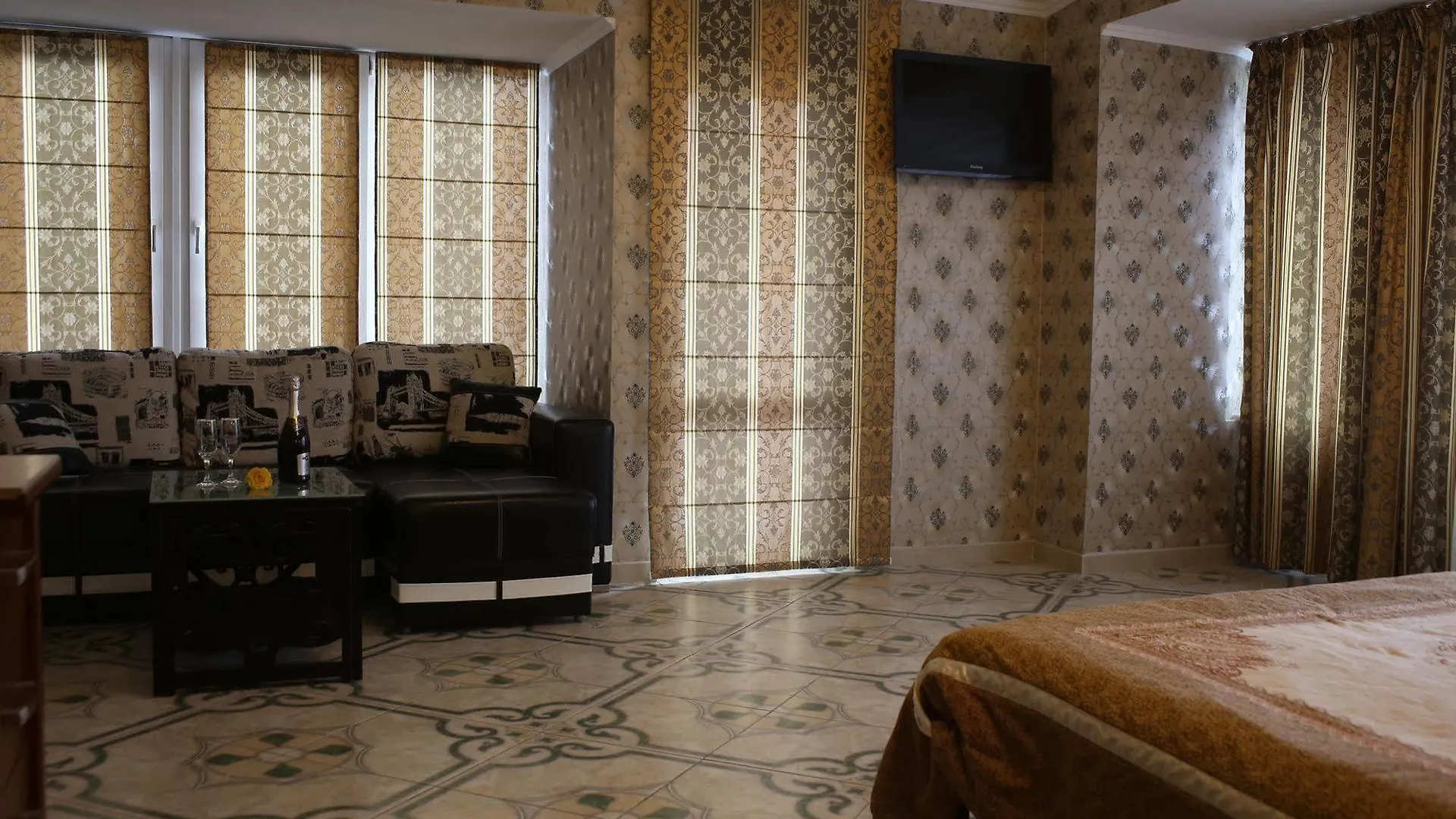 Traditional Old Town Angel Hotel Львов