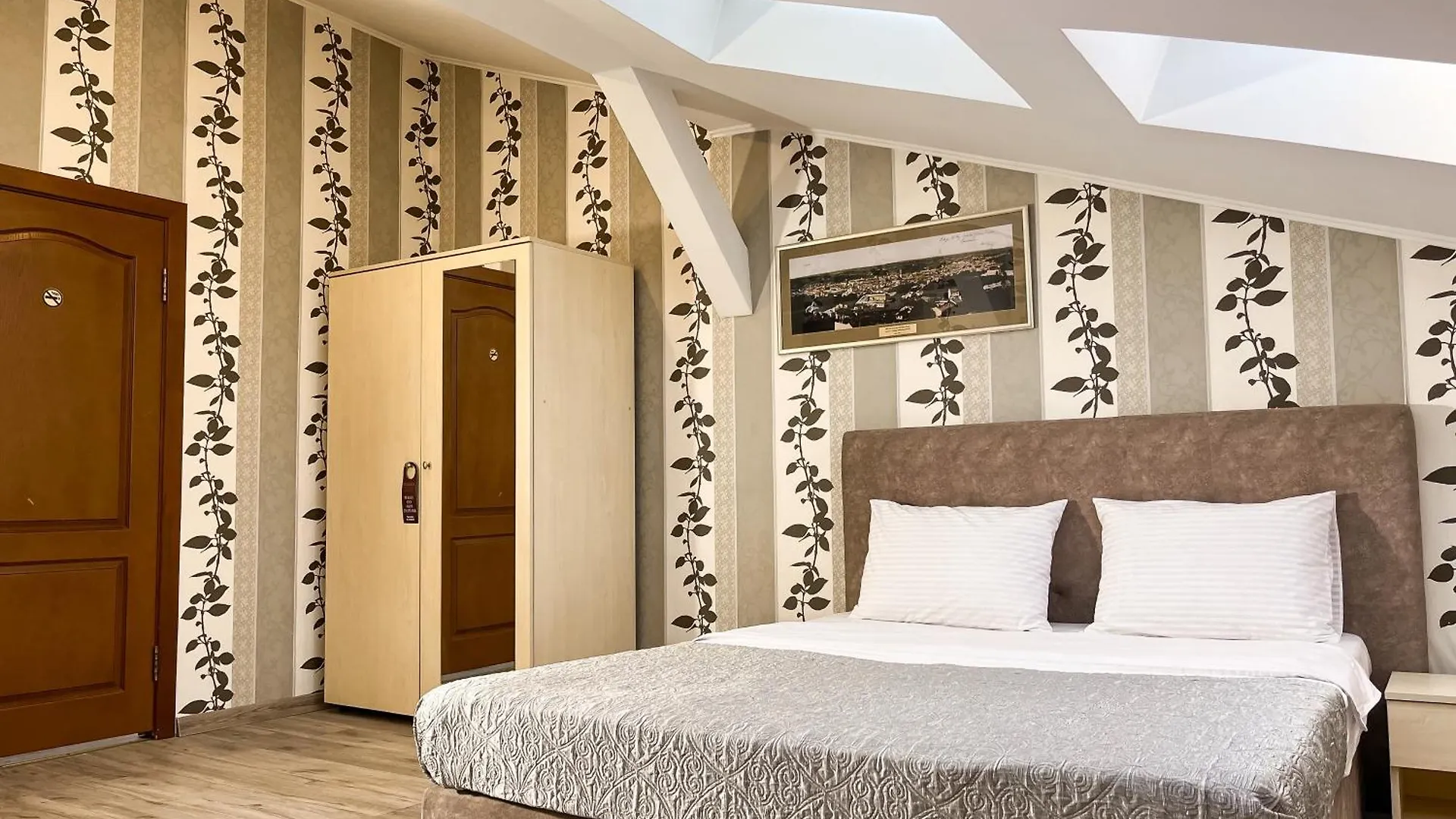 ***  Traditional Old Town Angel Hotel Львов Украина