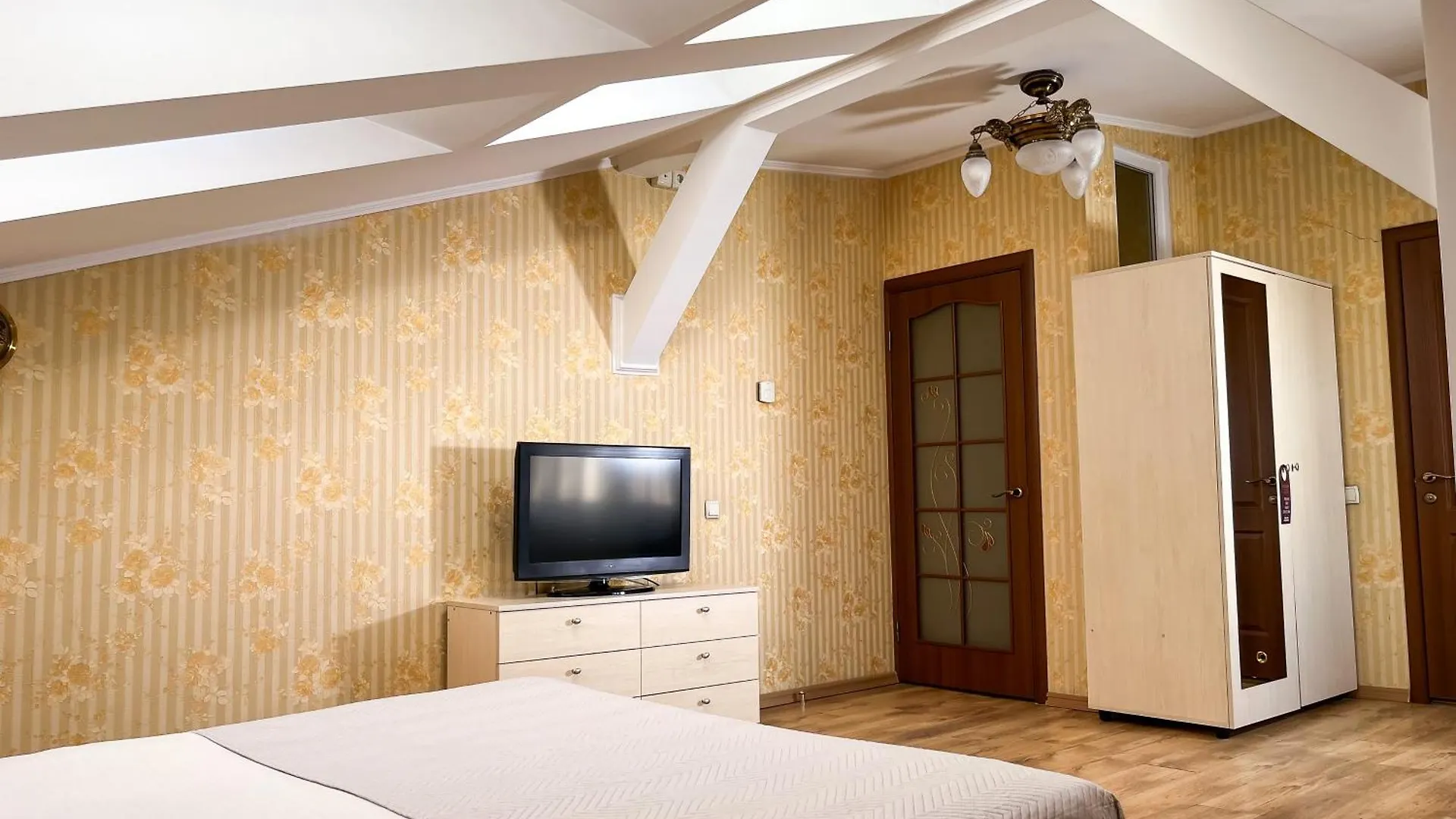 Traditional Old Town Angel Hotel Львов