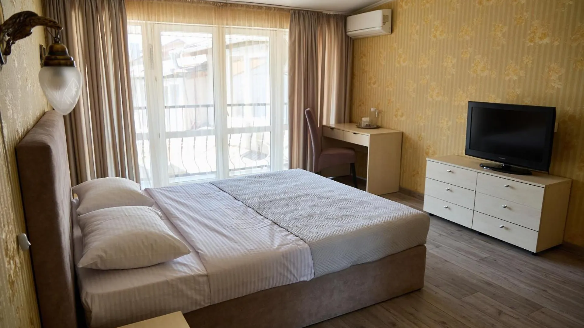 Traditional Old Town Angel Hotel Львов