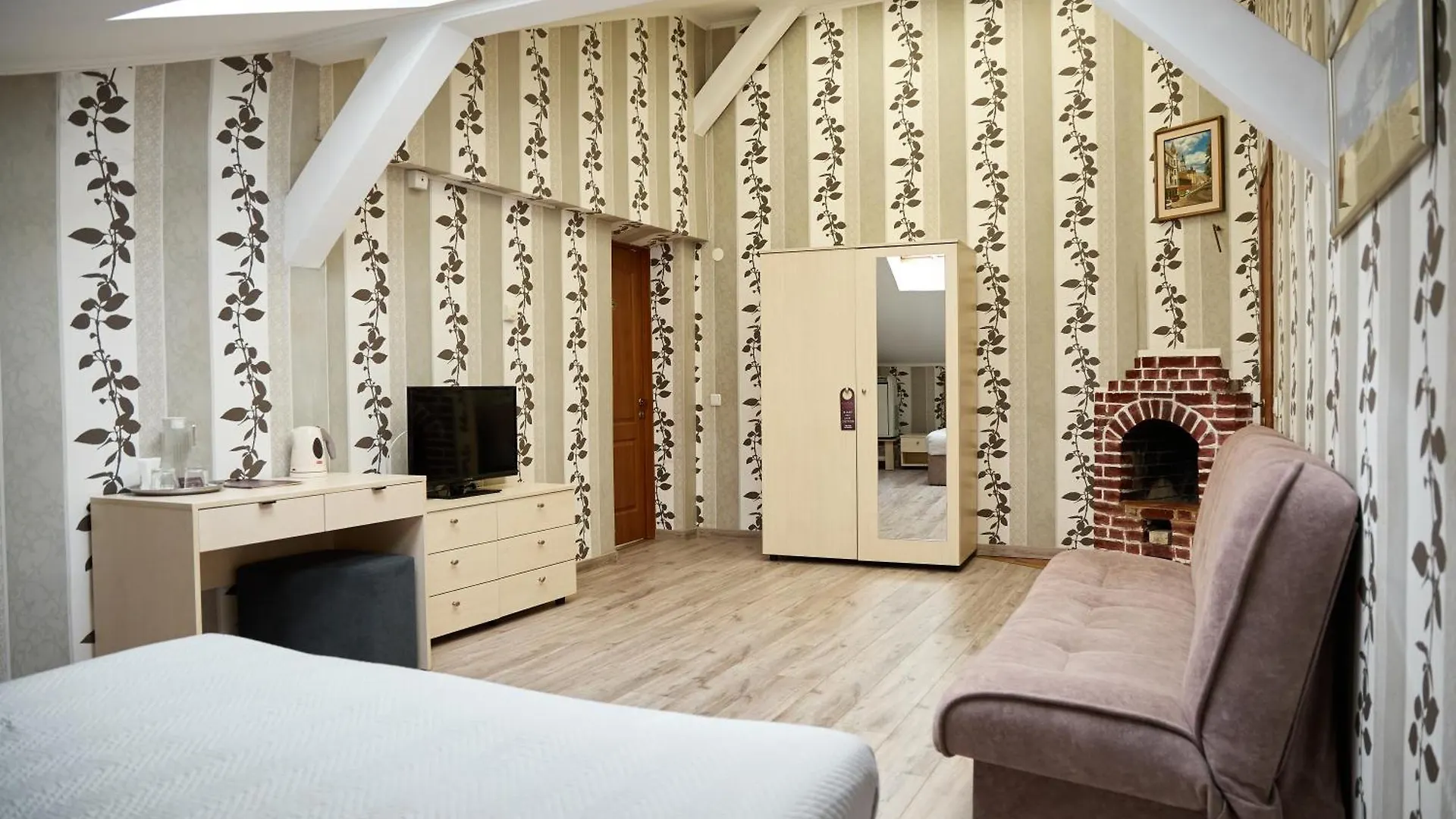 Traditional Old Town Angel Hotel Львов
